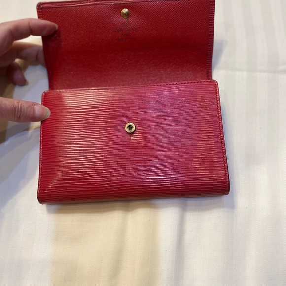 L.V Epi 2 in 1 Trifold wallet Plus ID holder. EUC - Picture 2 of 4